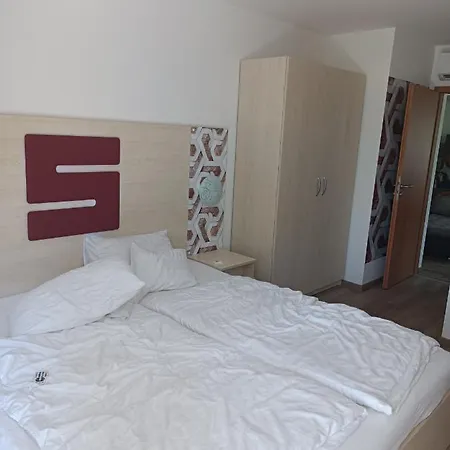 Sinus Apartman דירה *